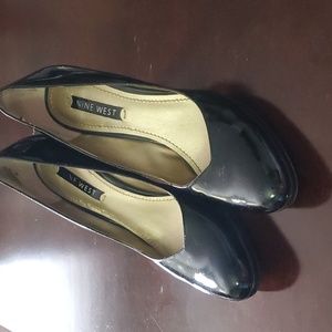 Nine West black patent pumps